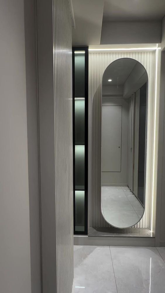 Full-height illuminated mirror with fluted wall panels
